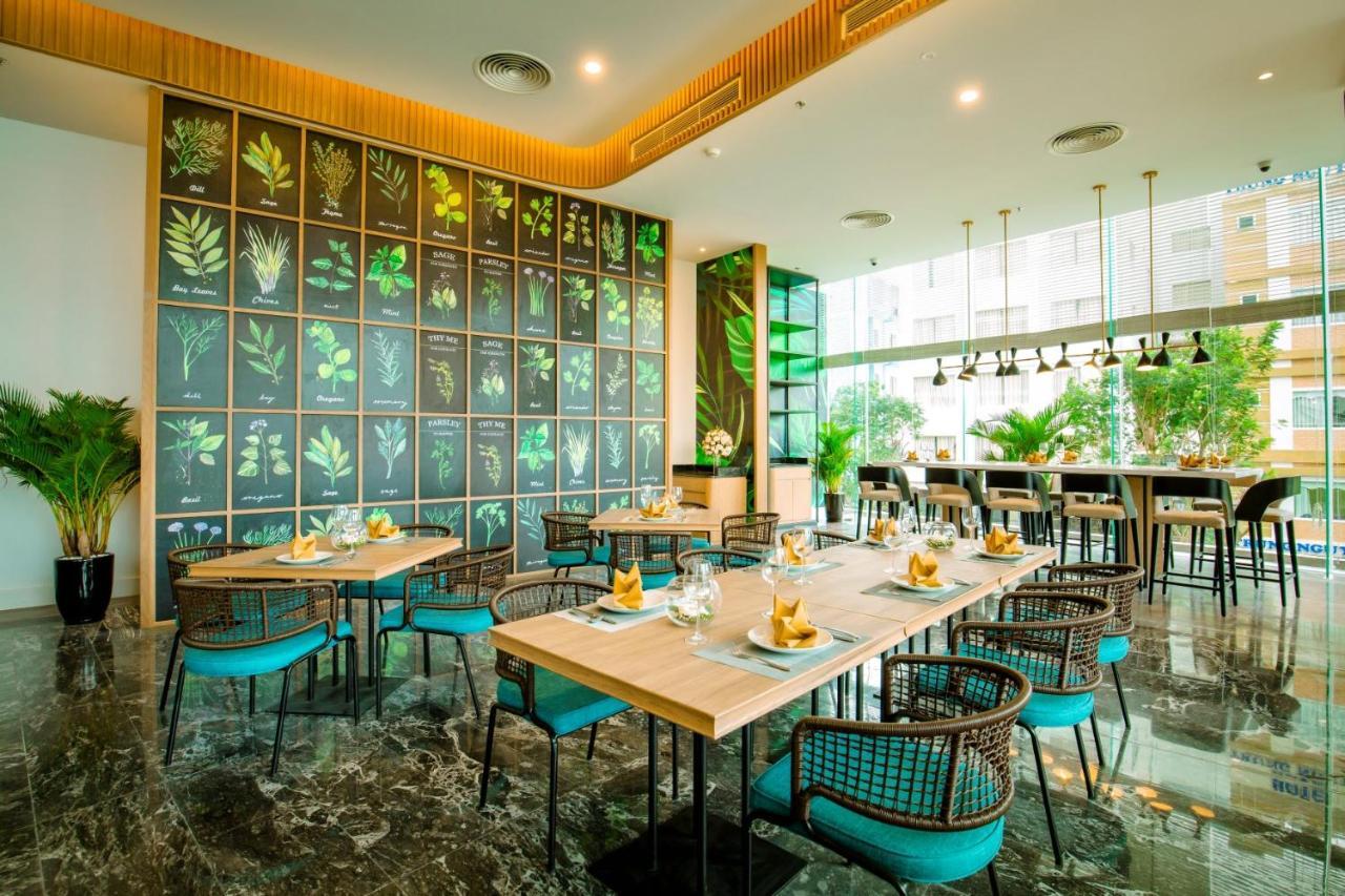 Flc City Hotel Beach Куинён Экстерьер фото