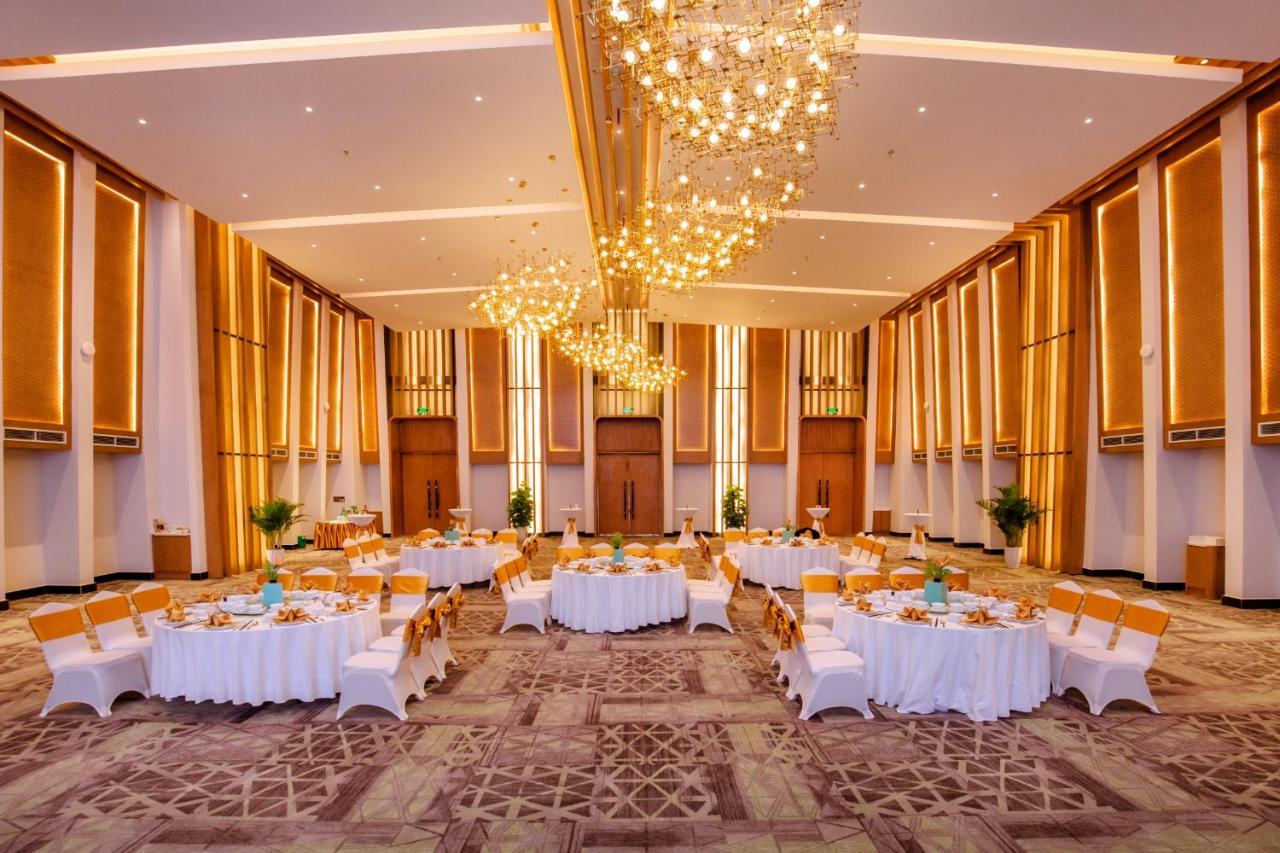Flc City Hotel Beach Куинён Экстерьер фото