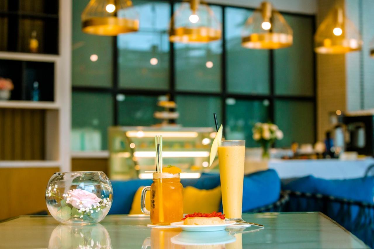 Flc City Hotel Beach Куинён Экстерьер фото