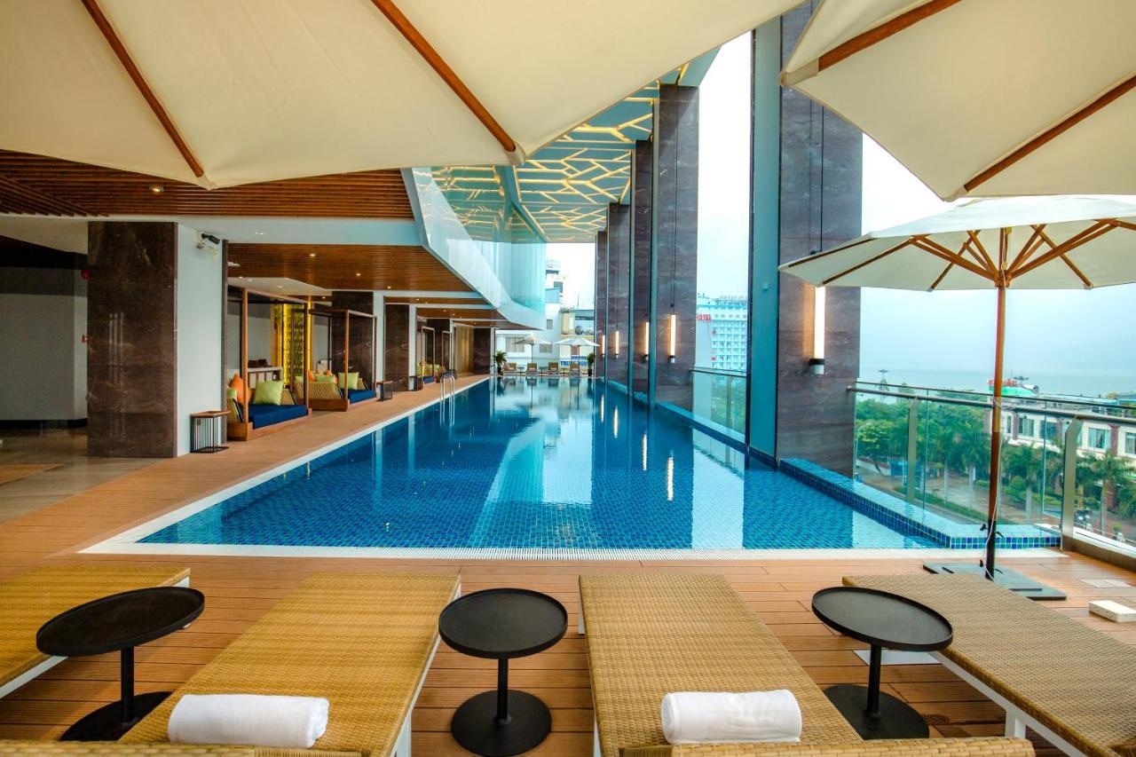 Flc City Hotel Beach Куинён Экстерьер фото
